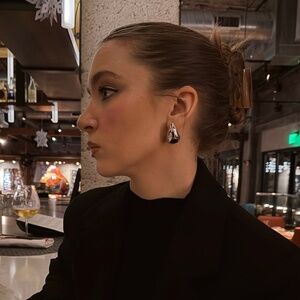 Meet your Posher, Sierra